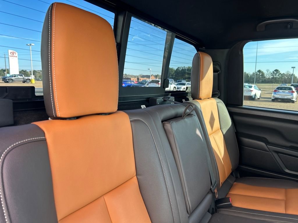 Used 2019 Nissan Titan SV w/ SV Convenience Package image 26