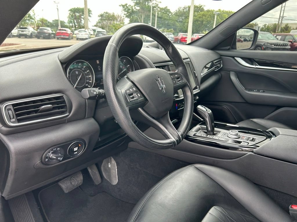 Used 2023 Maserati Levante GT AWD/4WD image 16