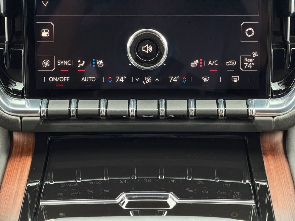 Used 2025 GMC Yukon Denali image 13