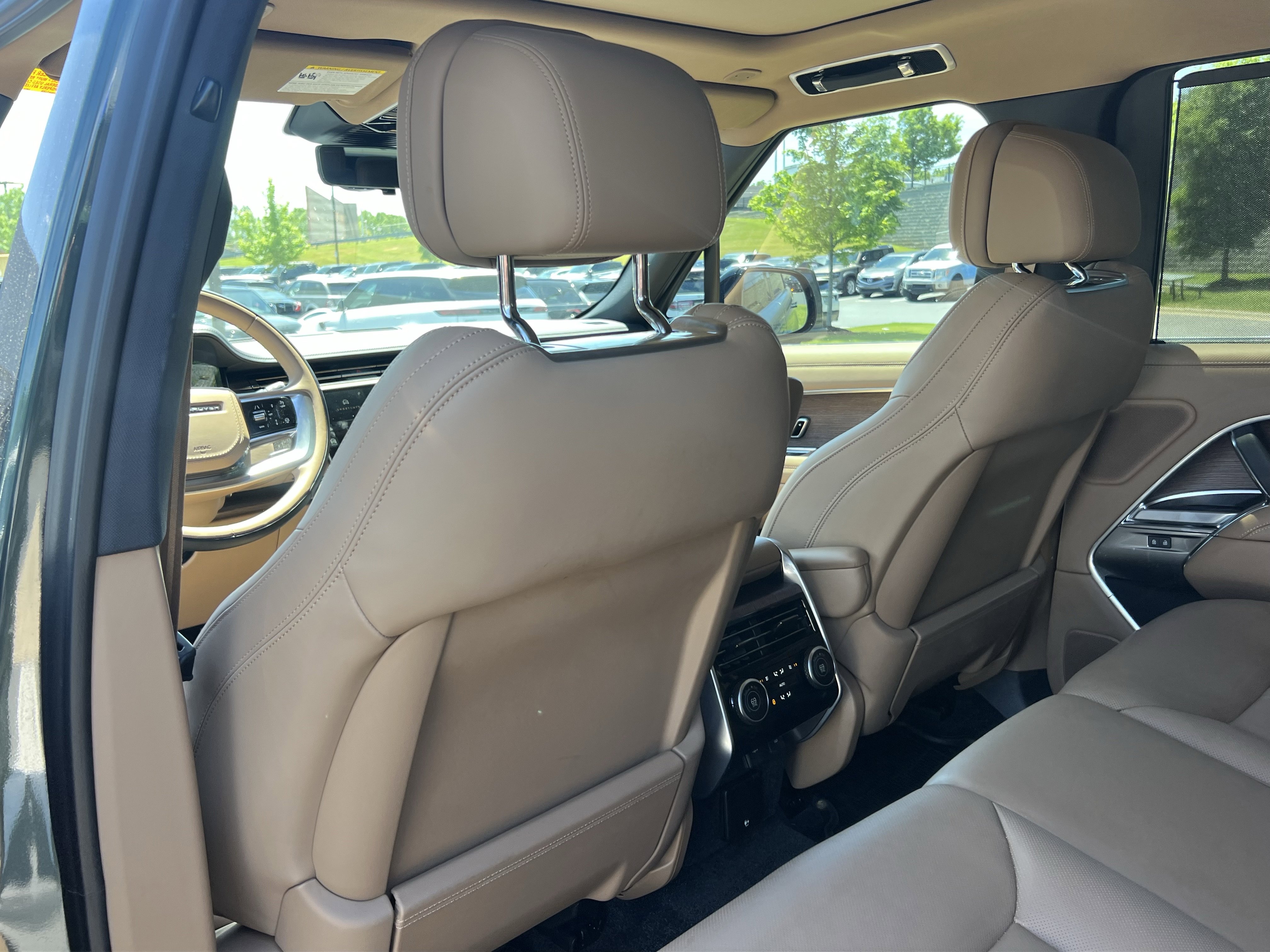 Certified 2025 Land Rover Range Rover SE AWD/4WD image 35