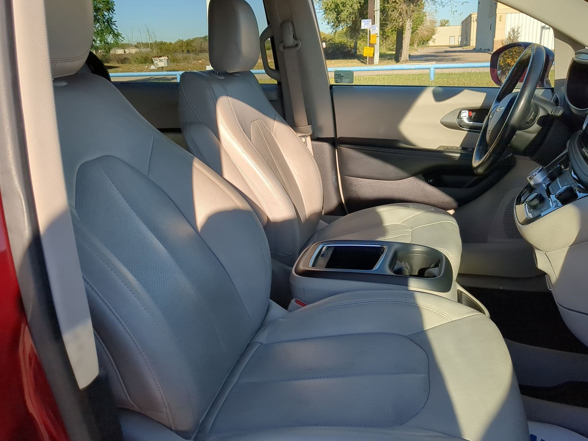 Used 2021 Chrysler Pacifica Touring-L image 30