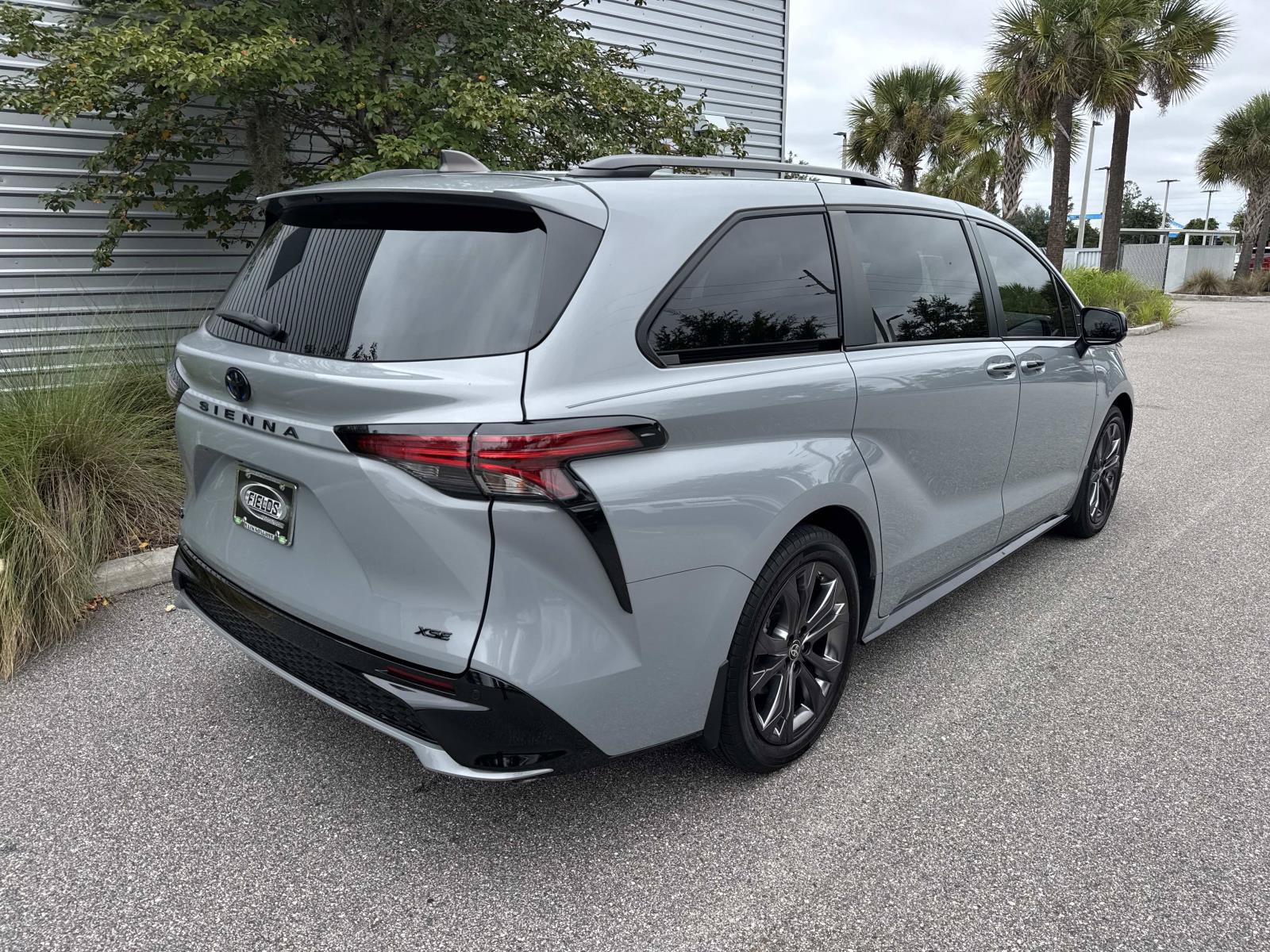 Used 2025 Toyota Sienna XSE w/ XSE Plus Package FWD image 6