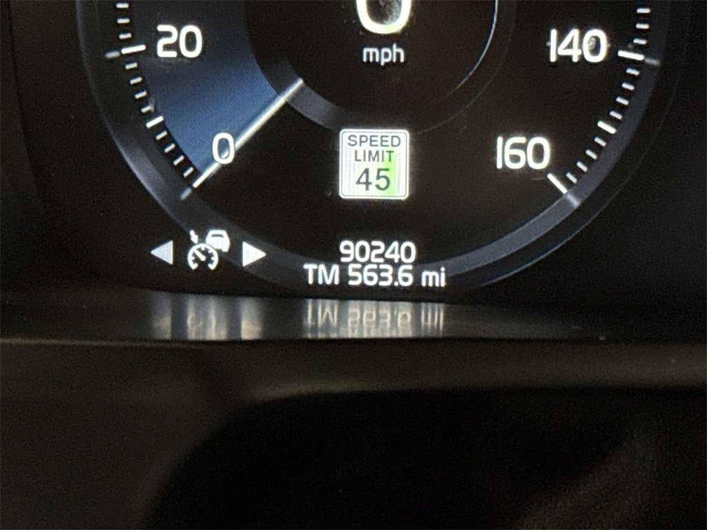 Used 2017 Volvo XC90 T6 Inscription w/ Vision Package image 13