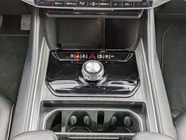 Certified 2024 Jeep Wagoneer Series II w/ Flexible Seating Group image 22