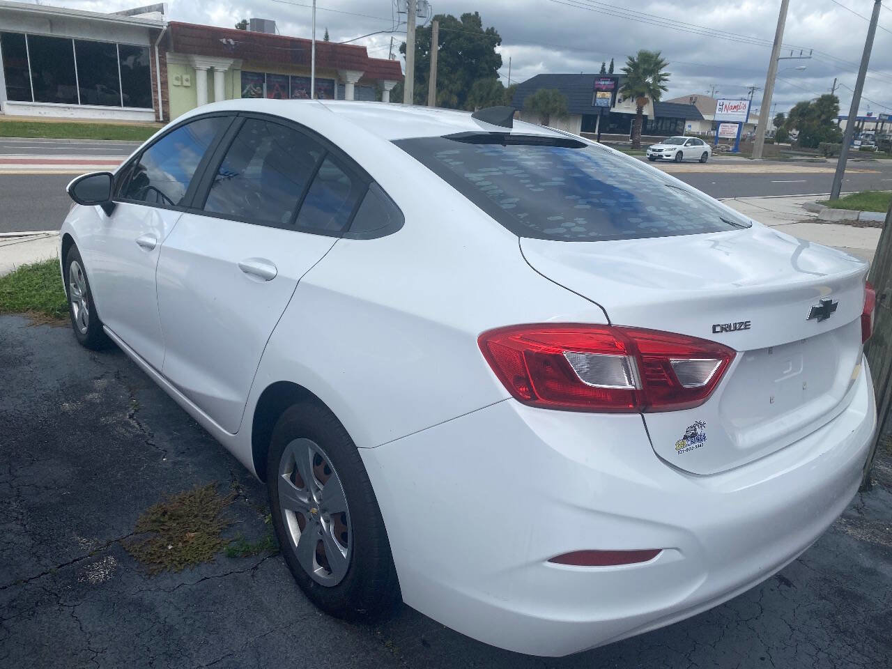 Used 2017 Chevrolet Cruze LS FWD image 2