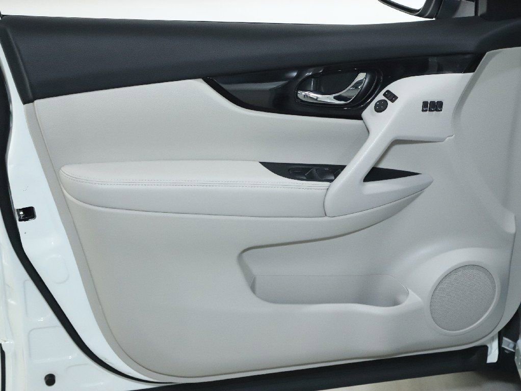 Certified 2022 Nissan Rogue Sport SL w/ Premium Package image 17