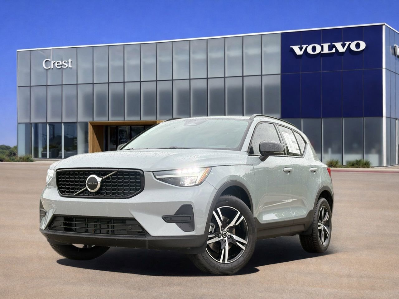 New 2026 Volvo XC40 B4 Core w/ Climate Package