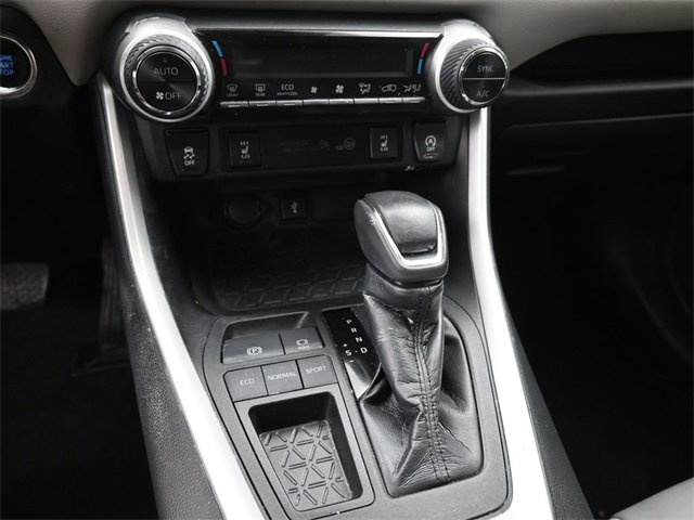 Used 2020 Toyota RAV4 XLE Premium image 24