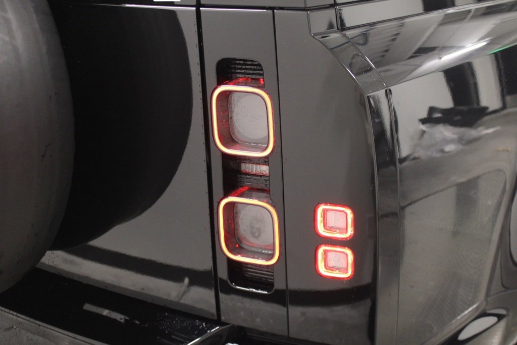 Certified 2024 Land Rover Defender 130 V8 image 10