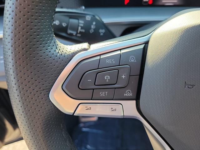 Certified 2025 Volkswagen Tiguan SE R-Line AWD/4WD image 22