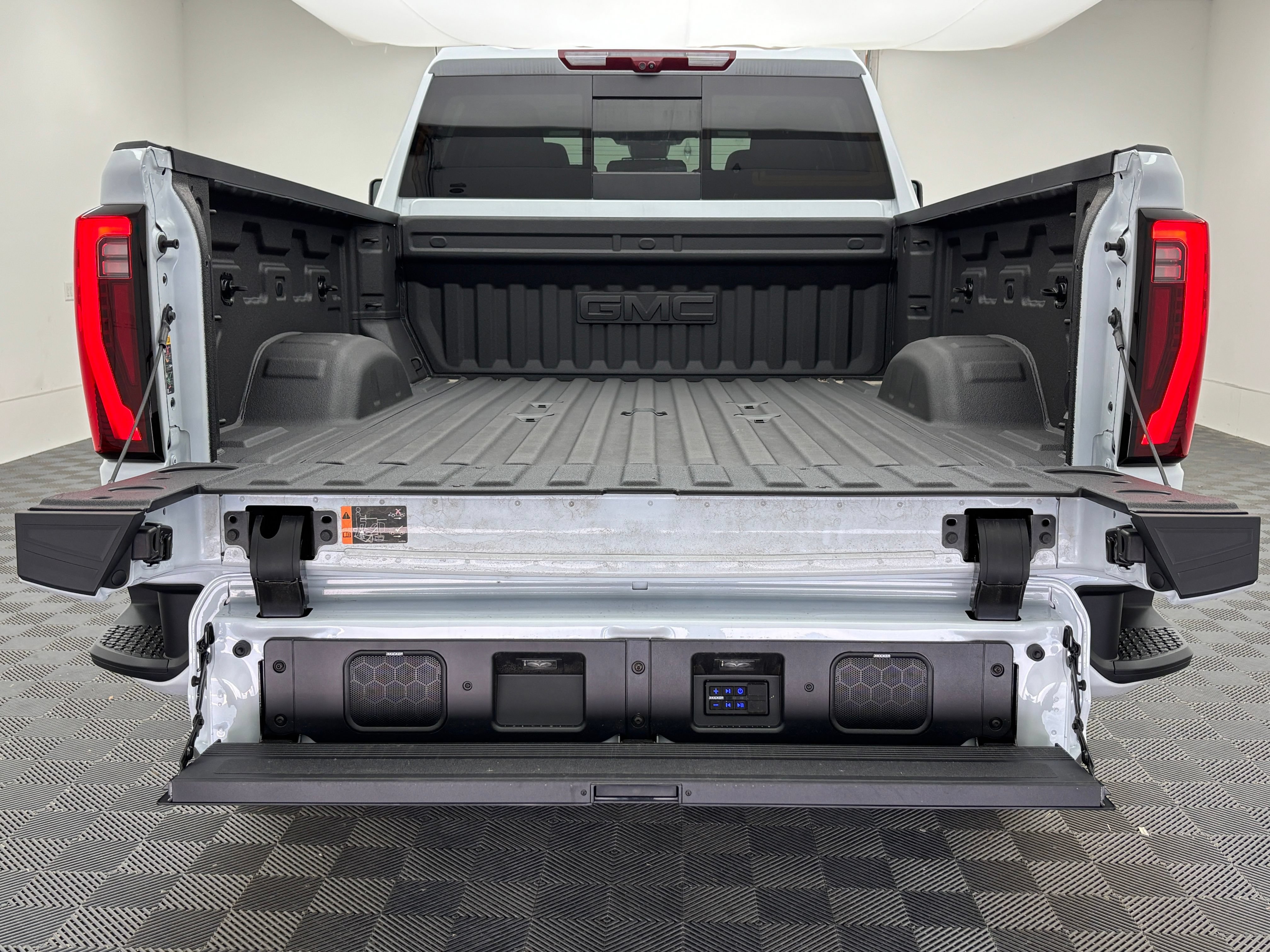 New 2026 GMC Sierra 3500 Denali w/ Denali Reserve Package AWD/4WD image 12