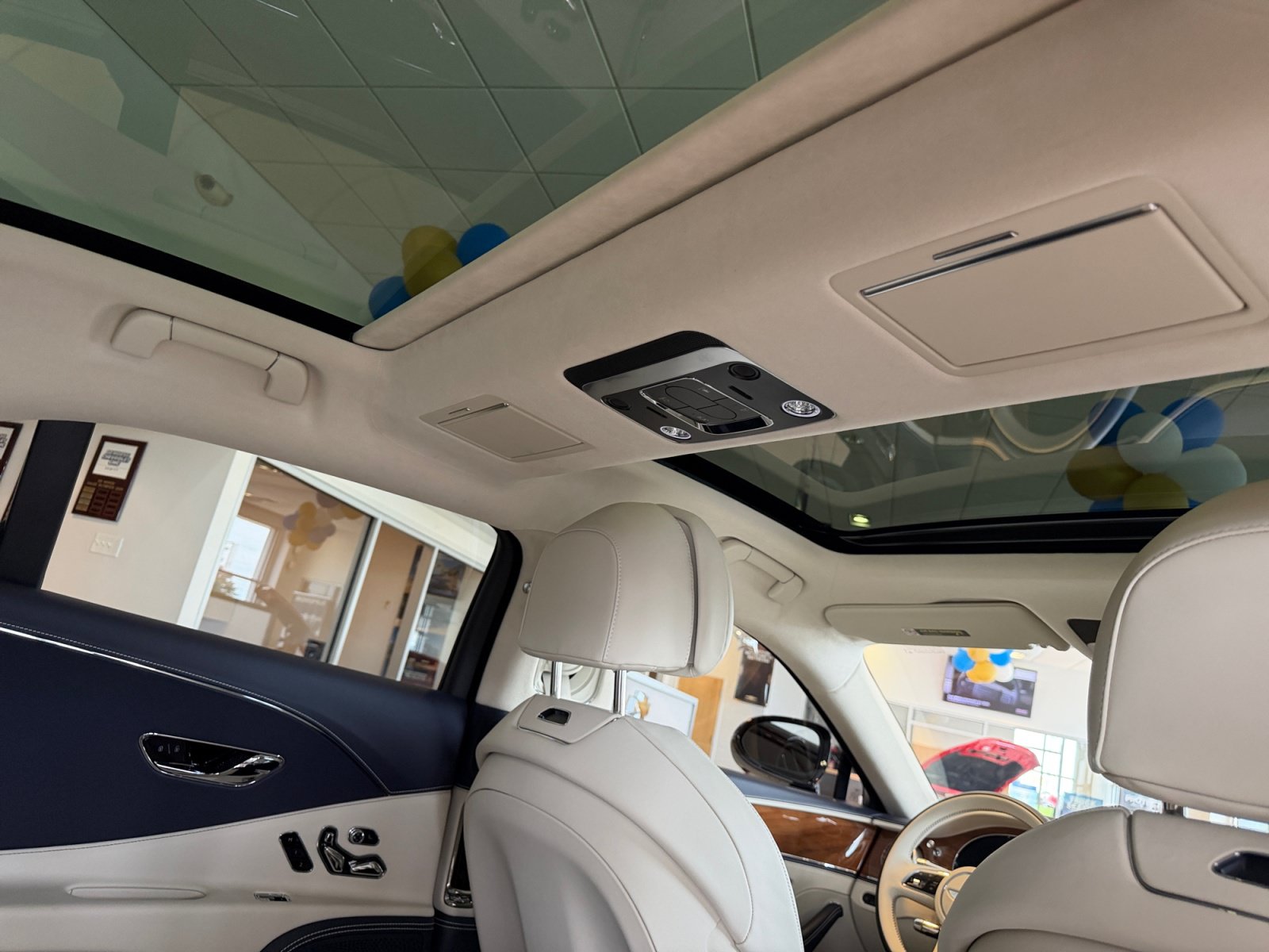 Used 2024 Bentley Flying Spur V8 AWD/4WD image 20