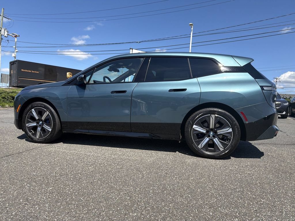 Used 2024 BMW iX xDrive50 w/ Premium Package AWD/4WD image 11