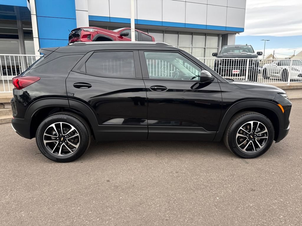 Used 2025 Chevrolet TrailBlazer LT w/ Driver Confidence Package image 6