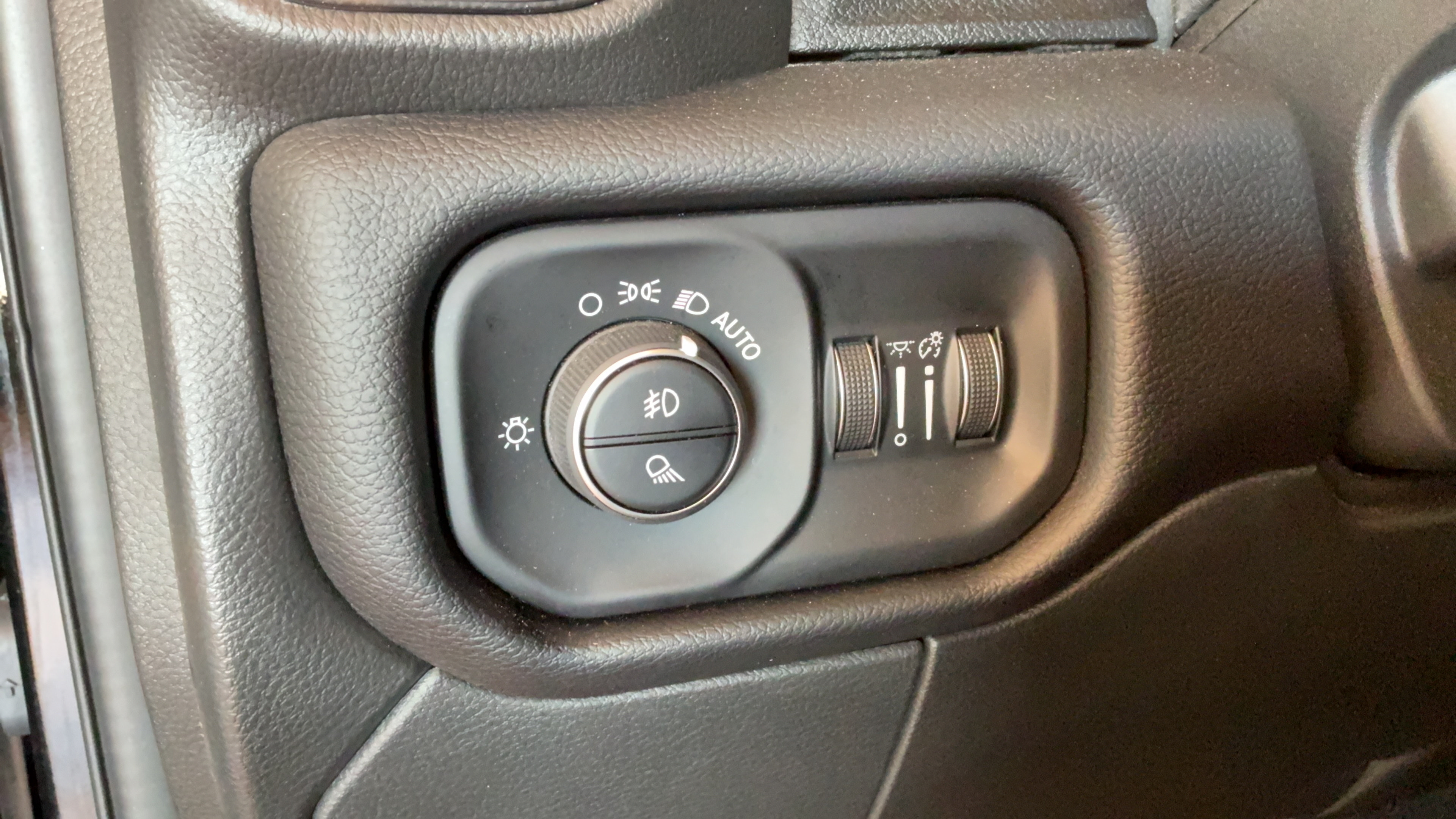 Used 2025 RAM 2500 Laramie AWD/4WD image 24