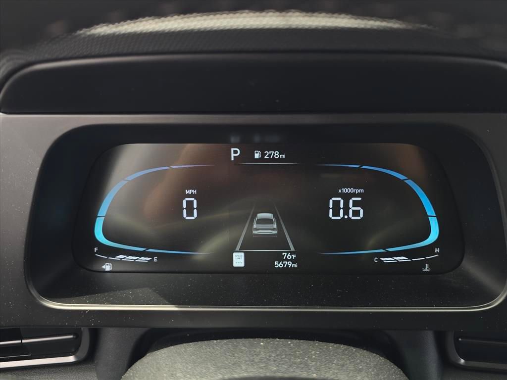 Used 2025 Hyundai Elantra Sport image 14