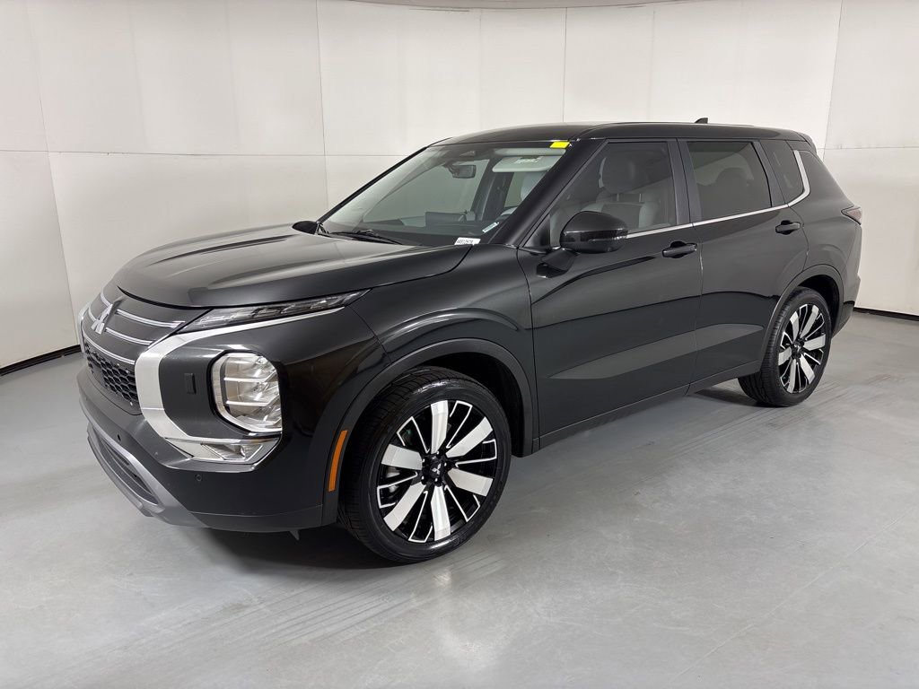 Used 2025 Mitsubishi Outlander SE AWD/4WD image 4