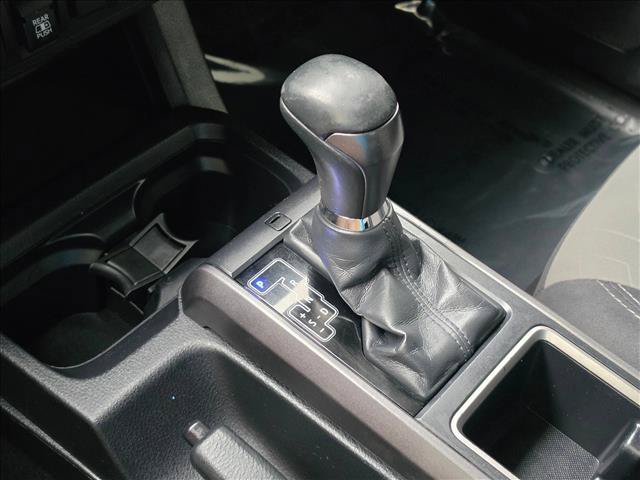 Used 2020 Toyota Tacoma TRD Off-Road w/ Technology Package AWD/4WD image 28