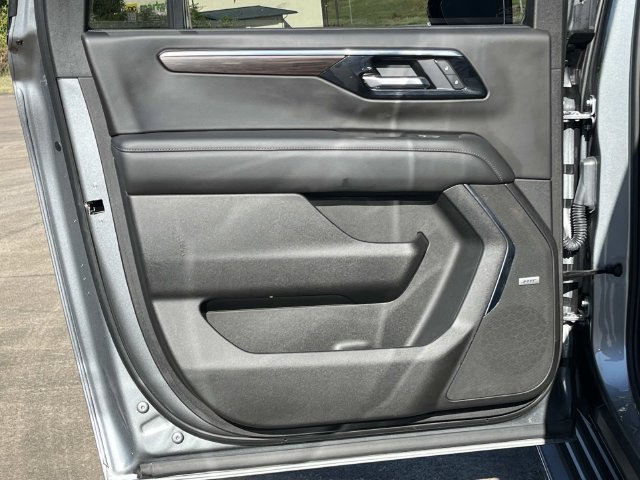 Certified 2025 Chevrolet Suburban LT w/ Comfort Package AWD/4WD image 20