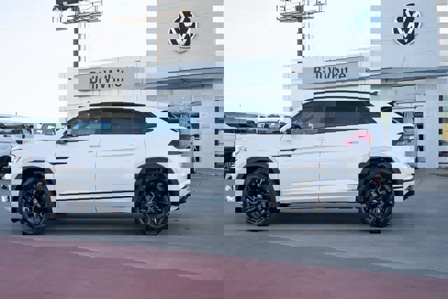 New 2026 Volkswagen Atlas Cross Sport SEL R-Line image 3