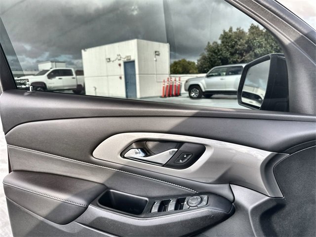 Used 2023 Chevrolet Traverse LT image 15