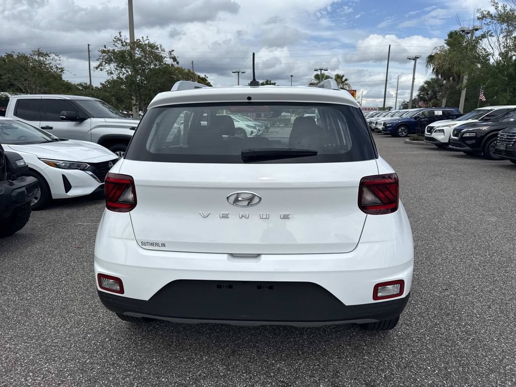 Used 2025 Hyundai Venue SEL FWD image 5