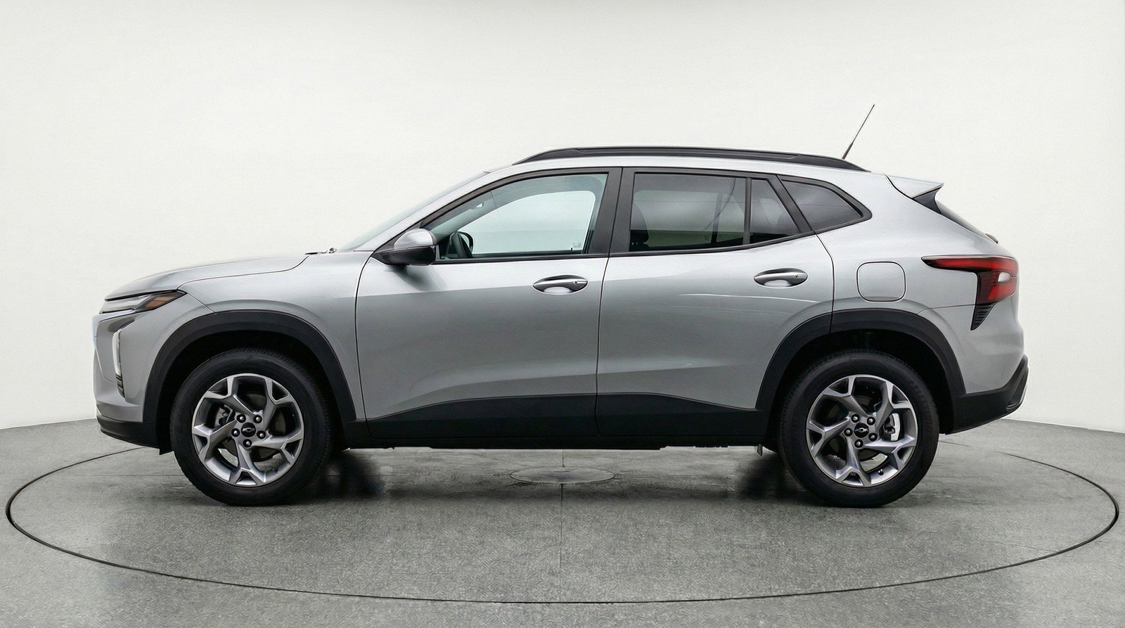 Used 2025 Chevrolet Trax LT w/ LT Convenience Package FWD image 5