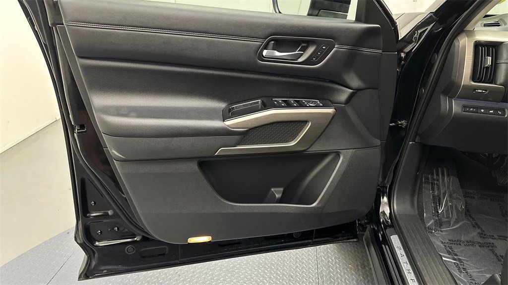 Certified 2022 Nissan Pathfinder Platinum w/ Cargo Package image 18