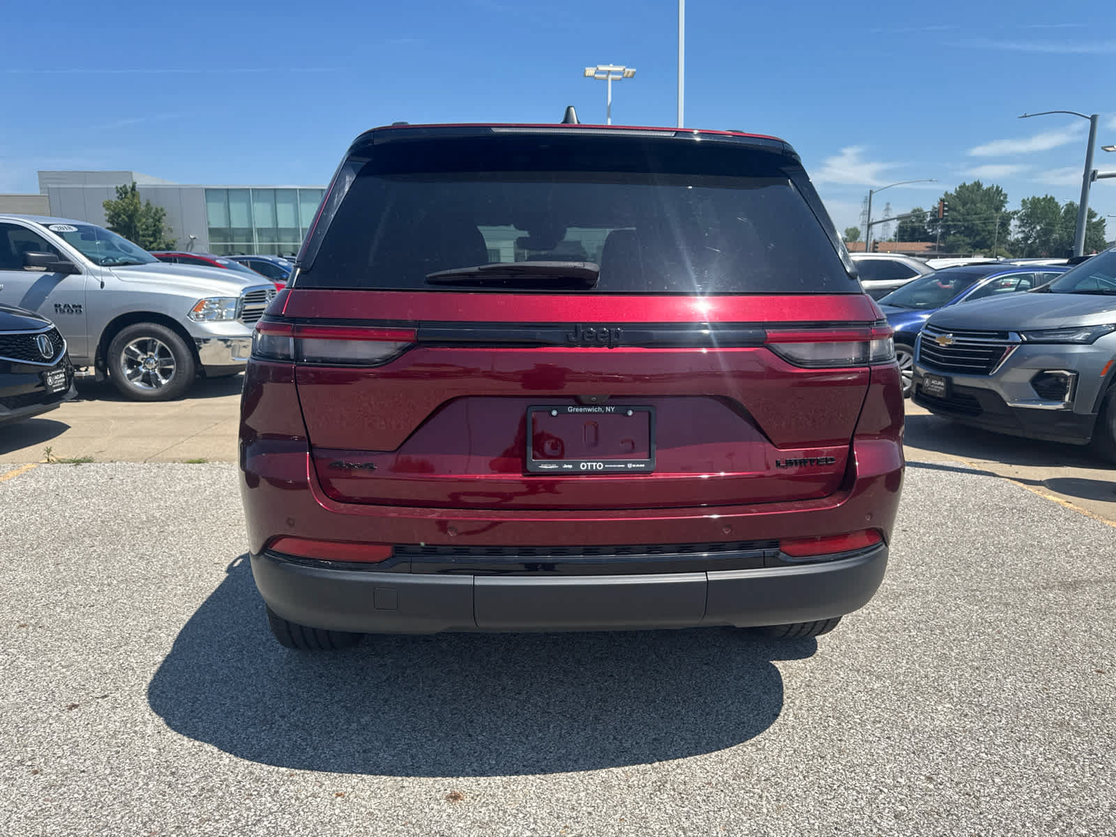 Used 2023 Jeep Grand Cherokee Limited w/ Black Appearance Package AWD/4WD image 4