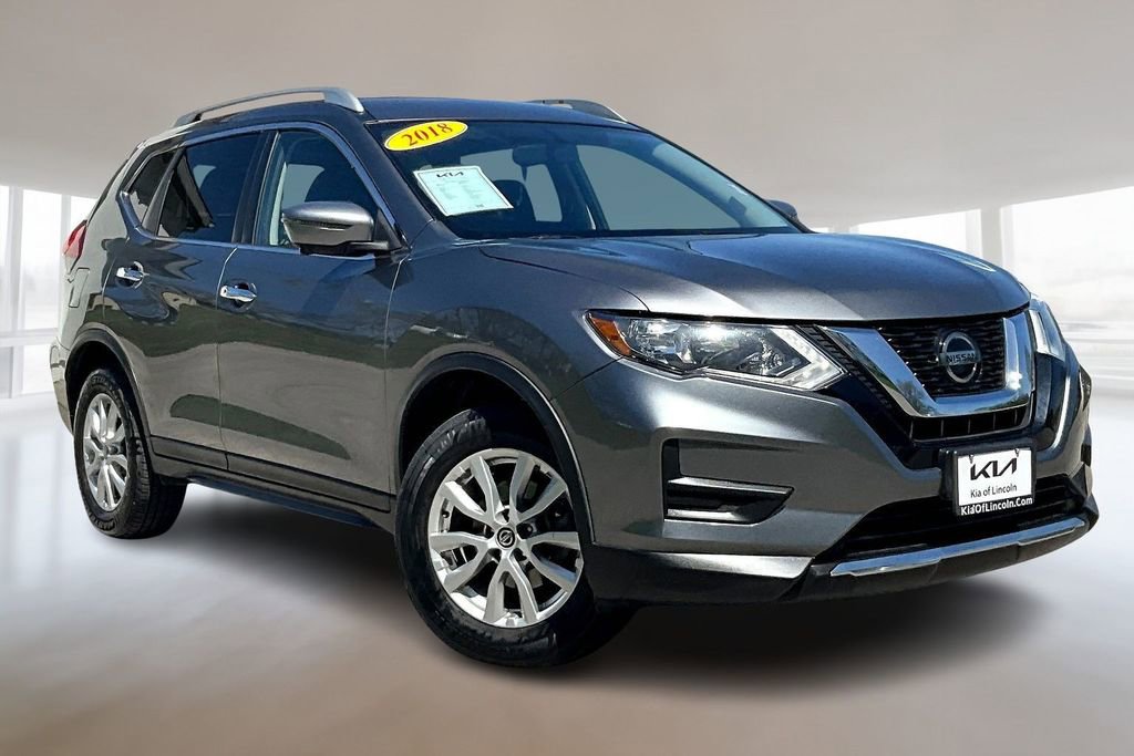 Used 2018 Nissan Rogue SV w/ Premium Package image 3