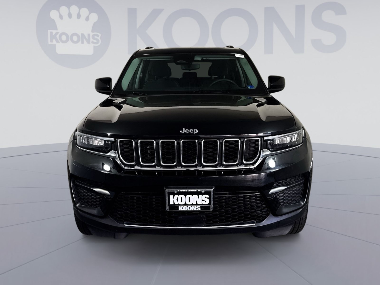 Used 2023 Jeep Grand Cherokee Laredo w/ Trailer Tow Prep Group (B) AWD/4WD image 11