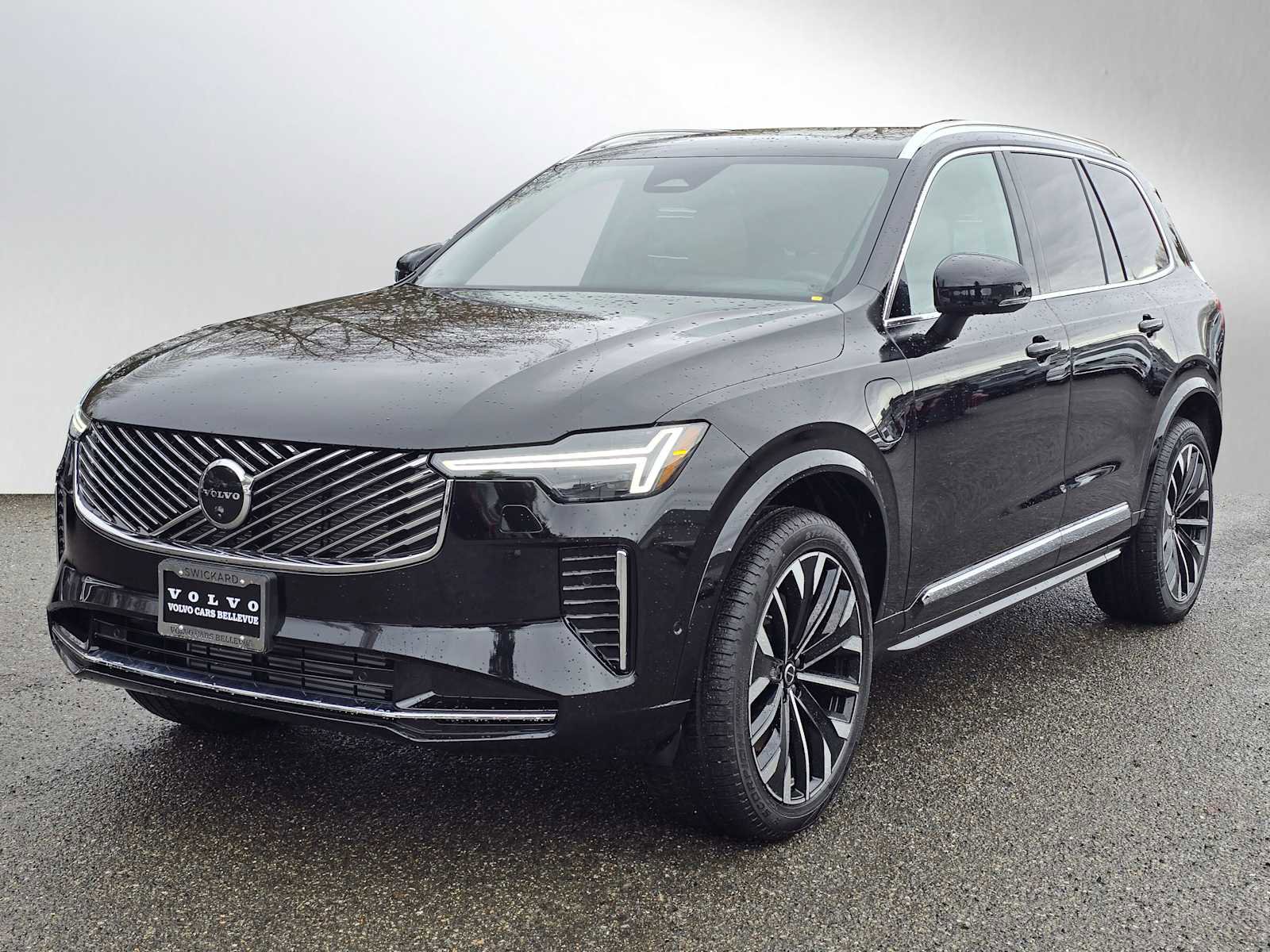 New 2026 Volvo XC90 T8 Plus w/ Protection Package Premier image 7