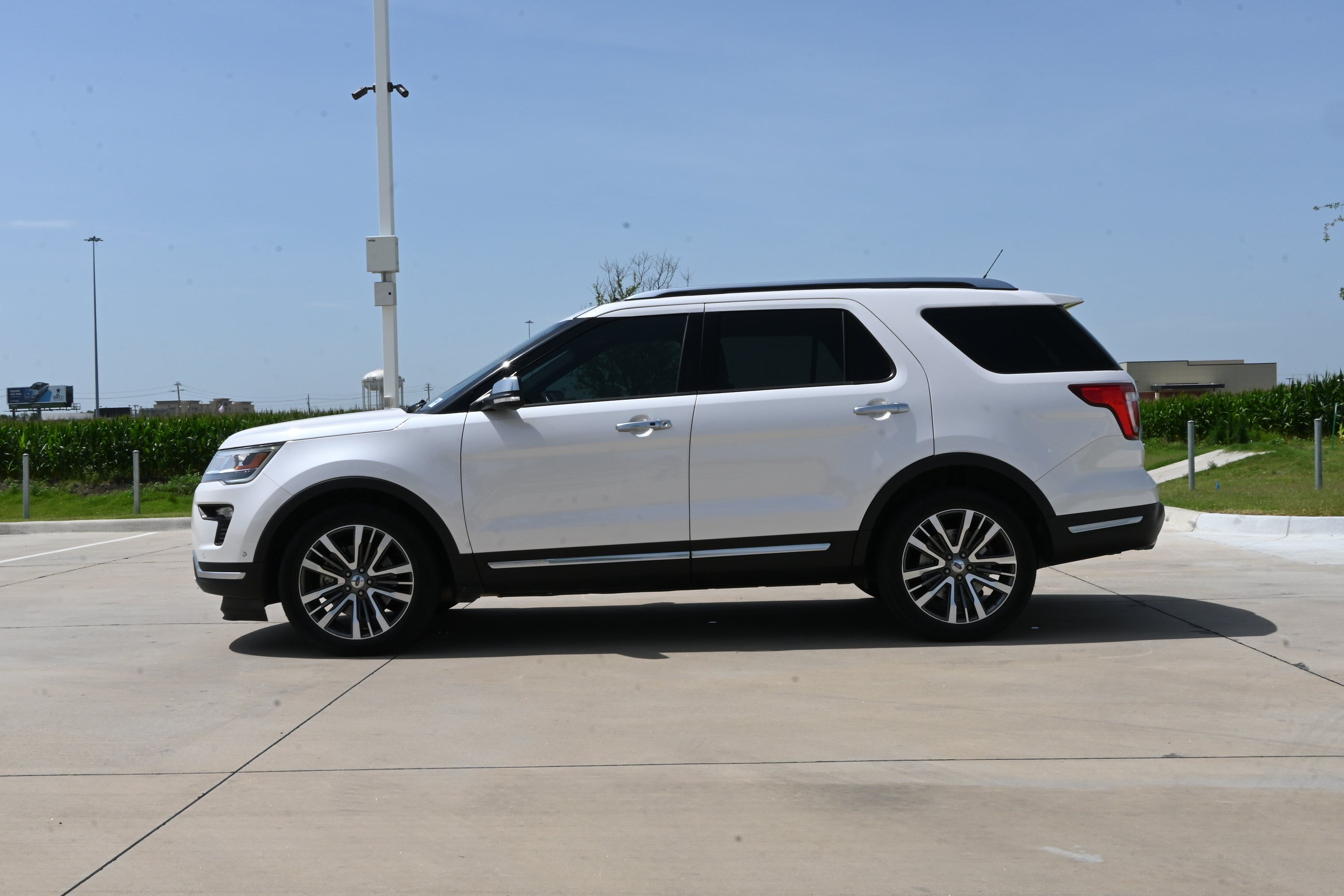 Used 2018 Ford Explorer Platinum AWD/4WD image 6