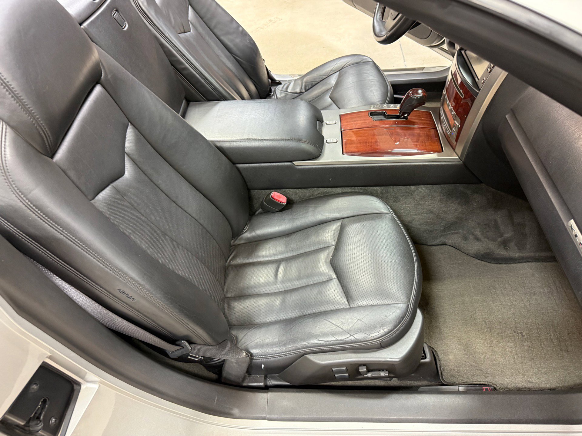 Used 2006 Cadillac XLR image 24