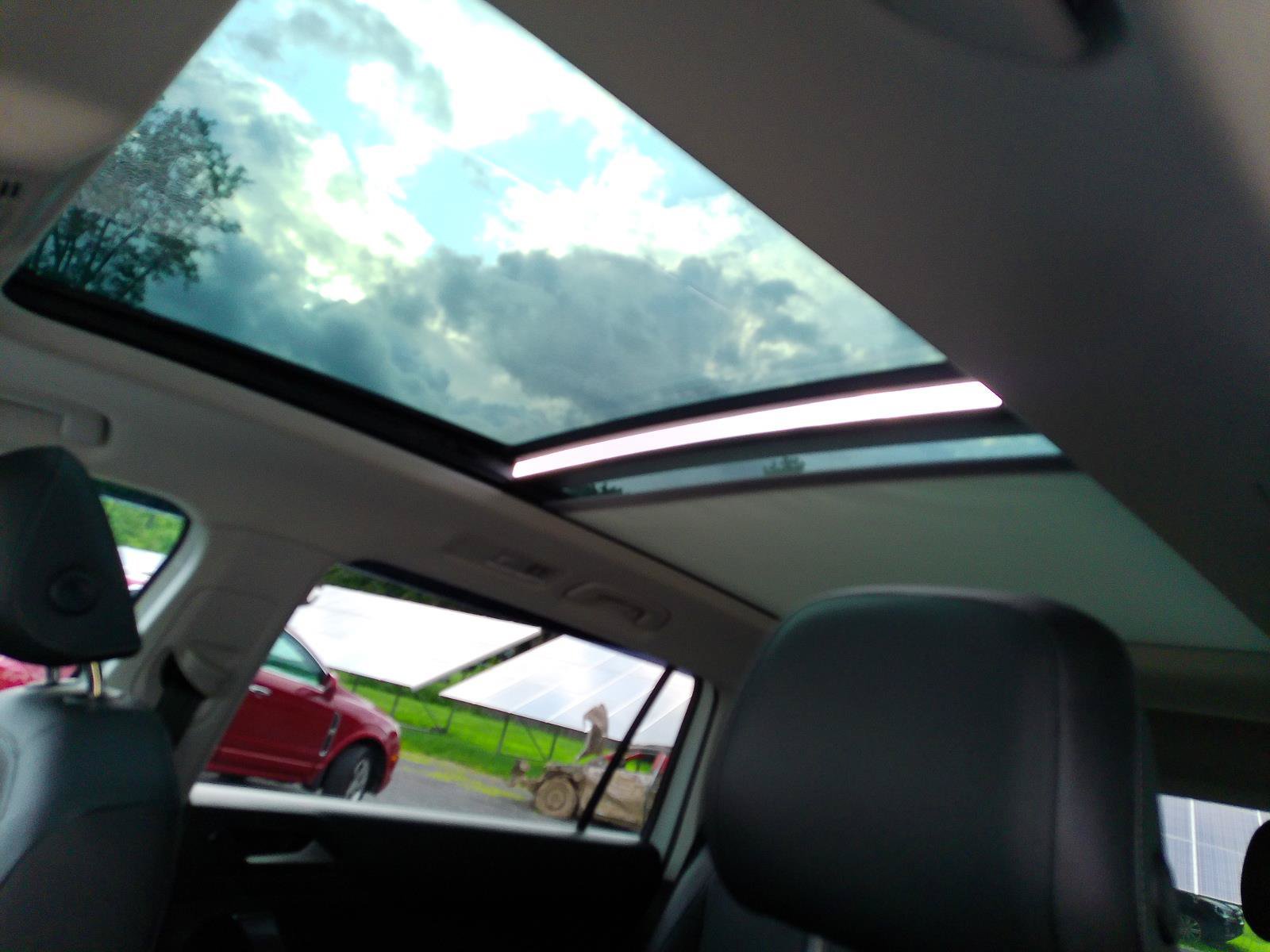 Used 2018 Volkswagen Tiguan SE w/ Panoramic Sunroof Package AWD/4WD image 26