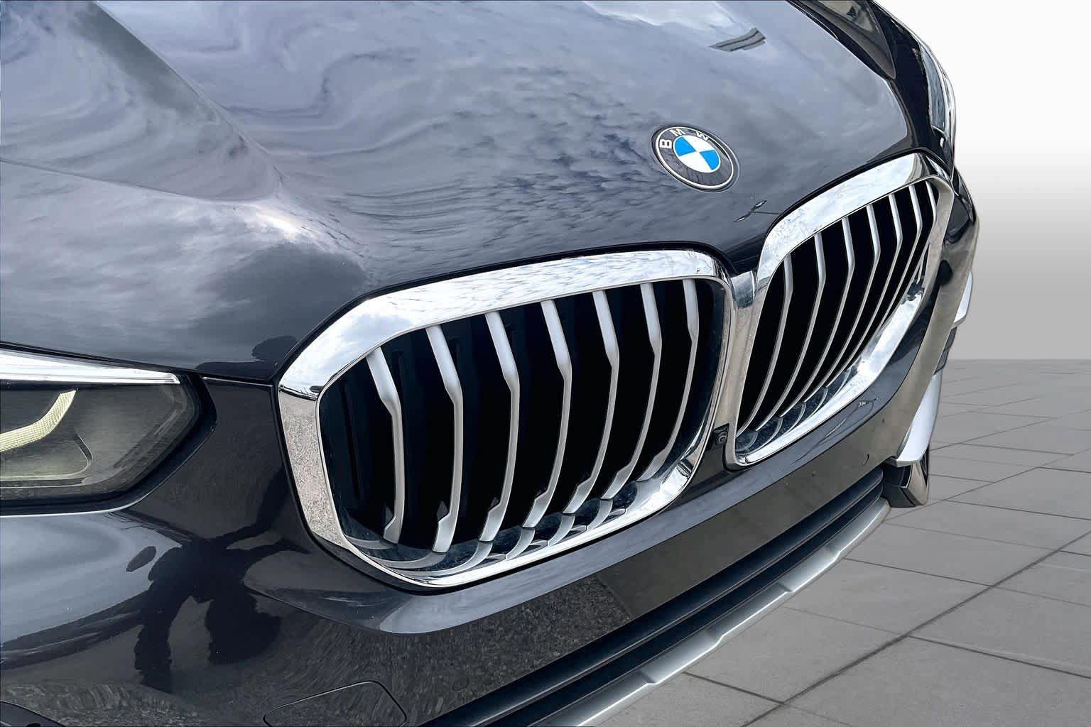 Used 2022 BMW X5 xDrive40i w/ Parking Assistance Package AWD/4WD image 29
