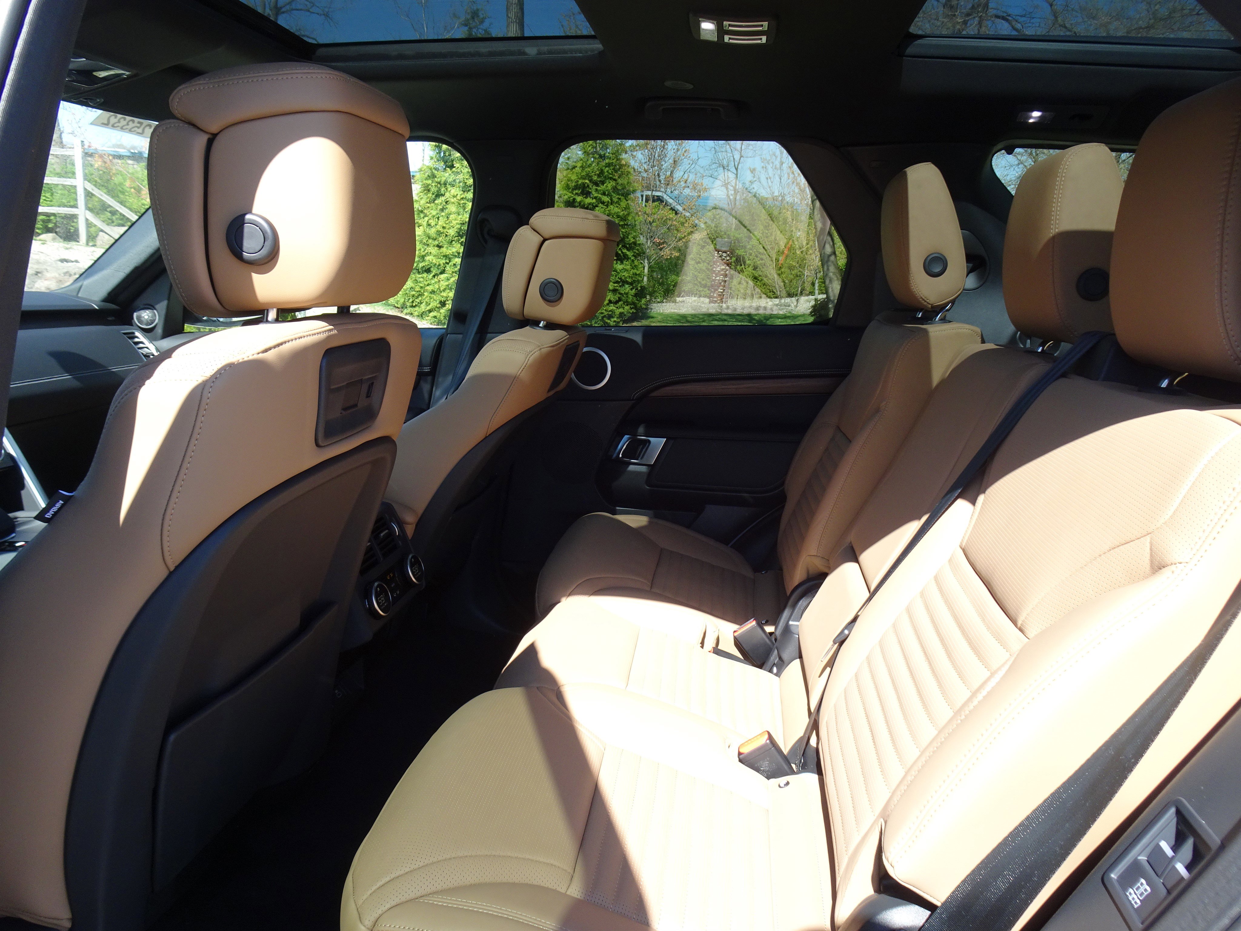 New 2025 Land Rover Discovery Dynamic SE image 21