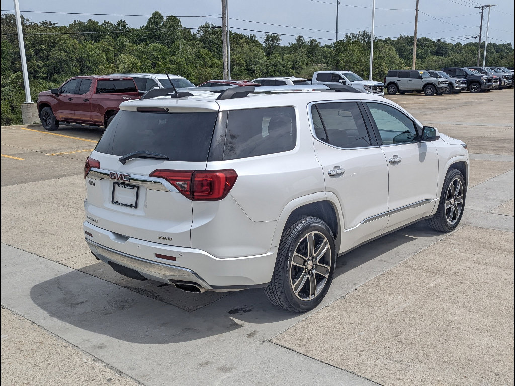 Used 2017 GMC Acadia Denali w/ Technology Package AWD/4WD image 5