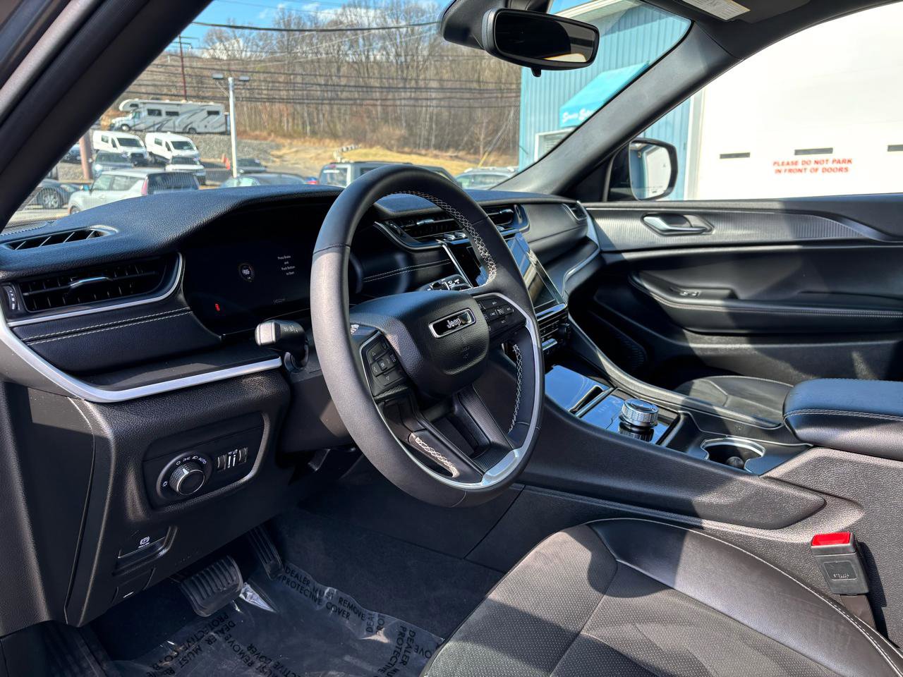 Used 2024 Jeep Grand Cherokee Altitude AWD/4WD image 11