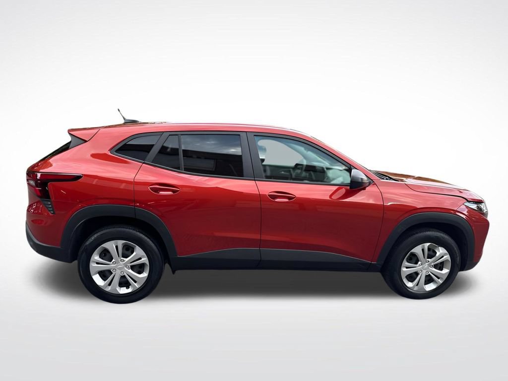 Used 2024 Chevrolet Trax LS FWD image 14