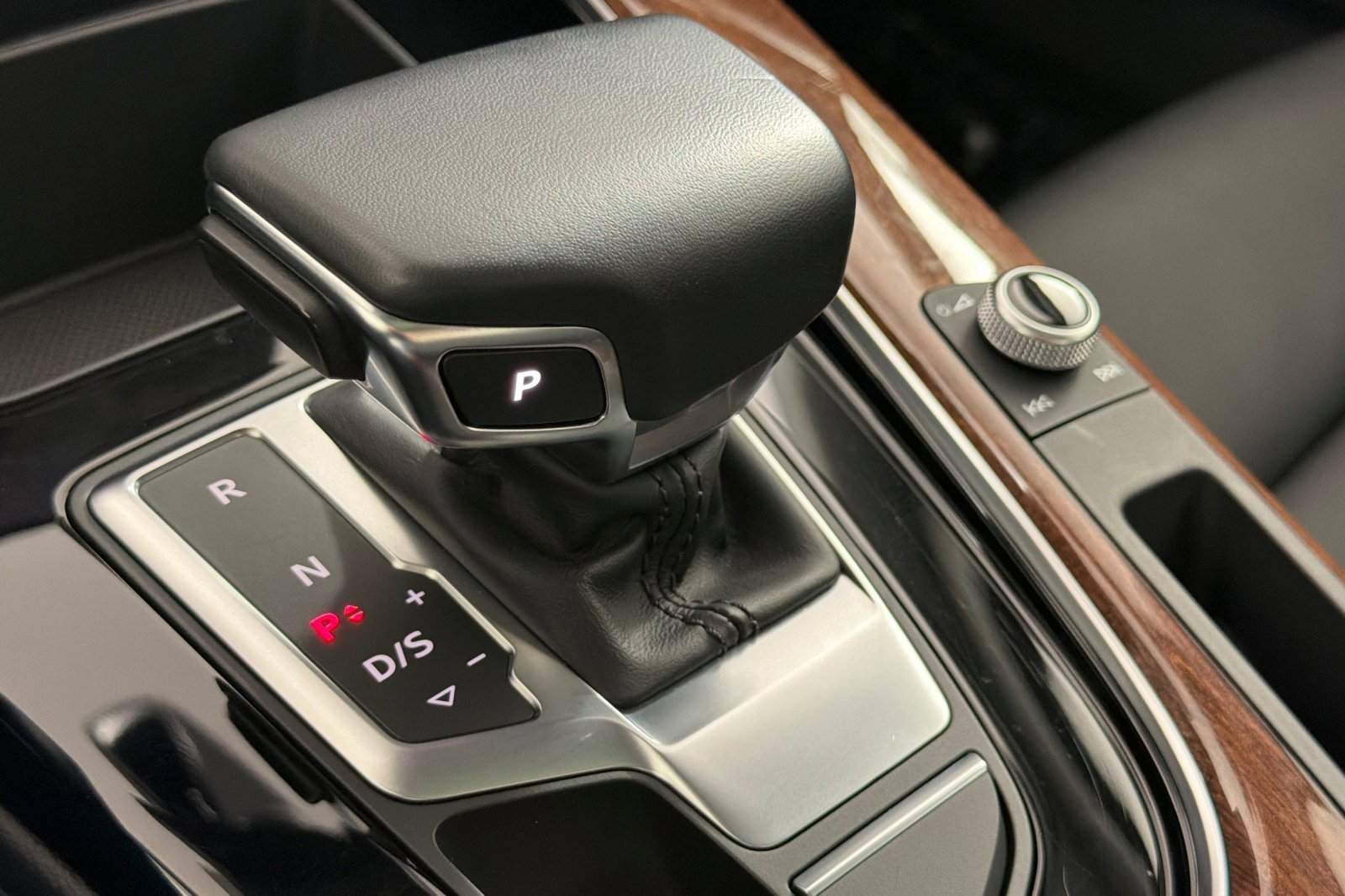 Used 2022 Audi A4 2.0T Premium w/ Convenience Package image 19