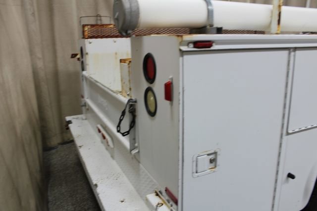 Used 2002 Ford F550 XL image 8