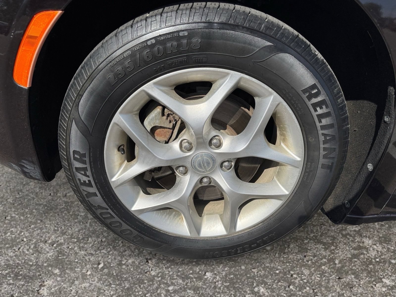 Used 2018 Chrysler Pacifica Touring w/ Tire & Wheel Group FWD image 13