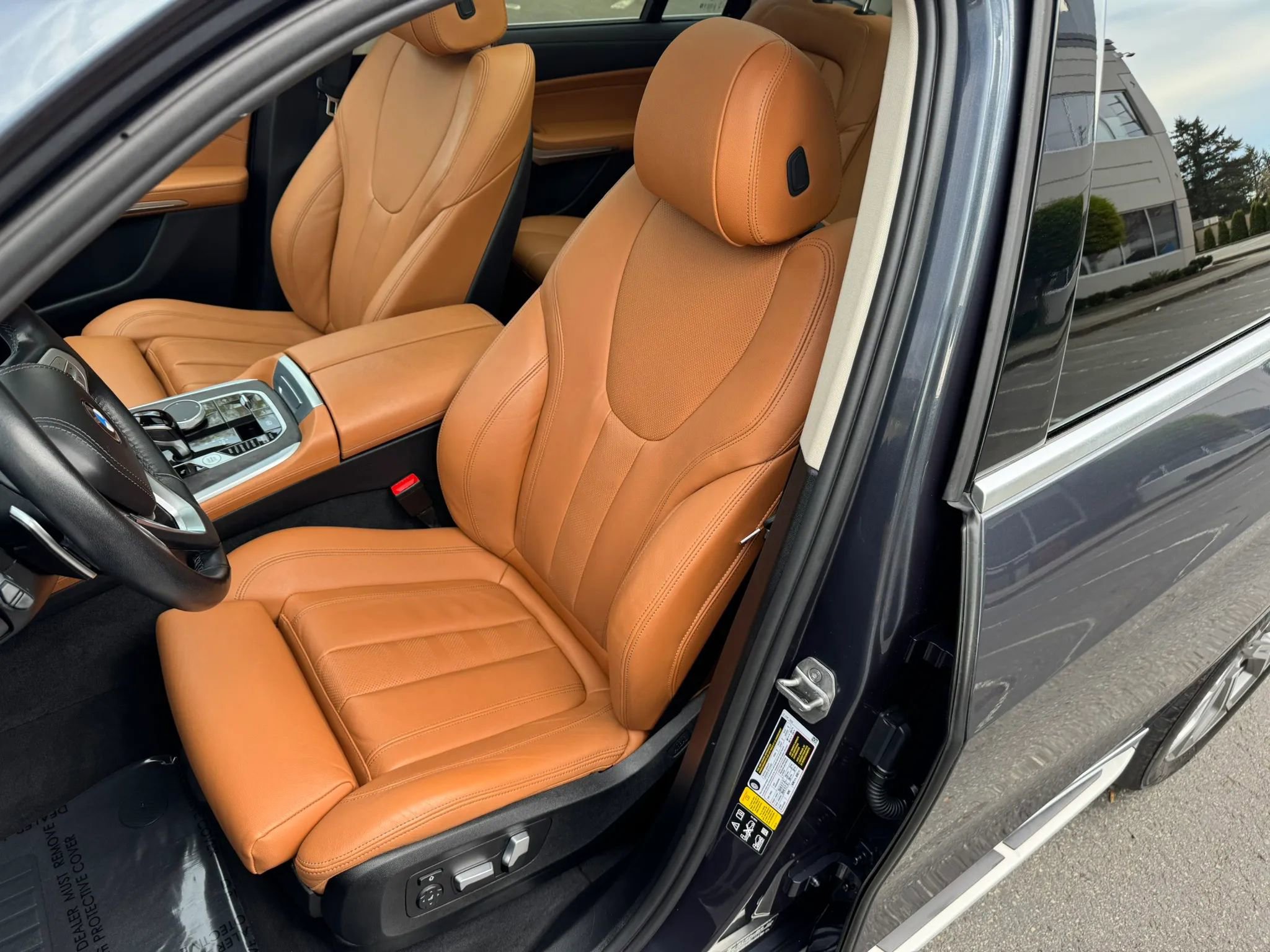 Used 2022 BMW X7 xDrive40i w/ Premium Package image 26