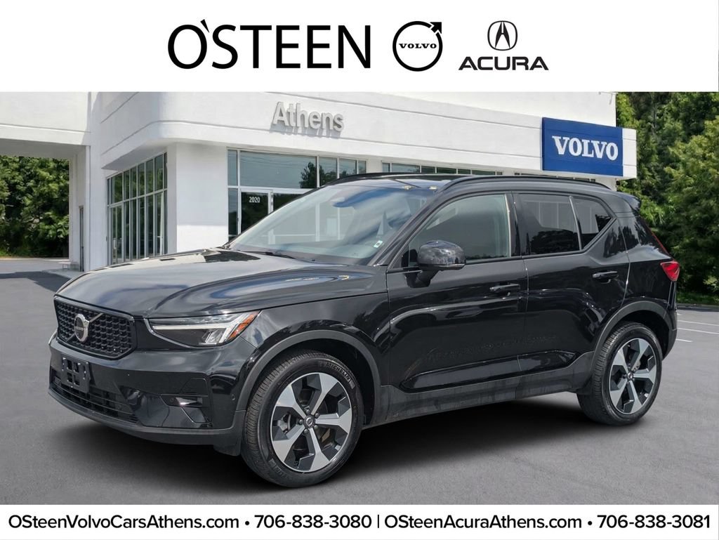 Certified 2025 Volvo XC40 B5 Plus AWD/4WD image 1