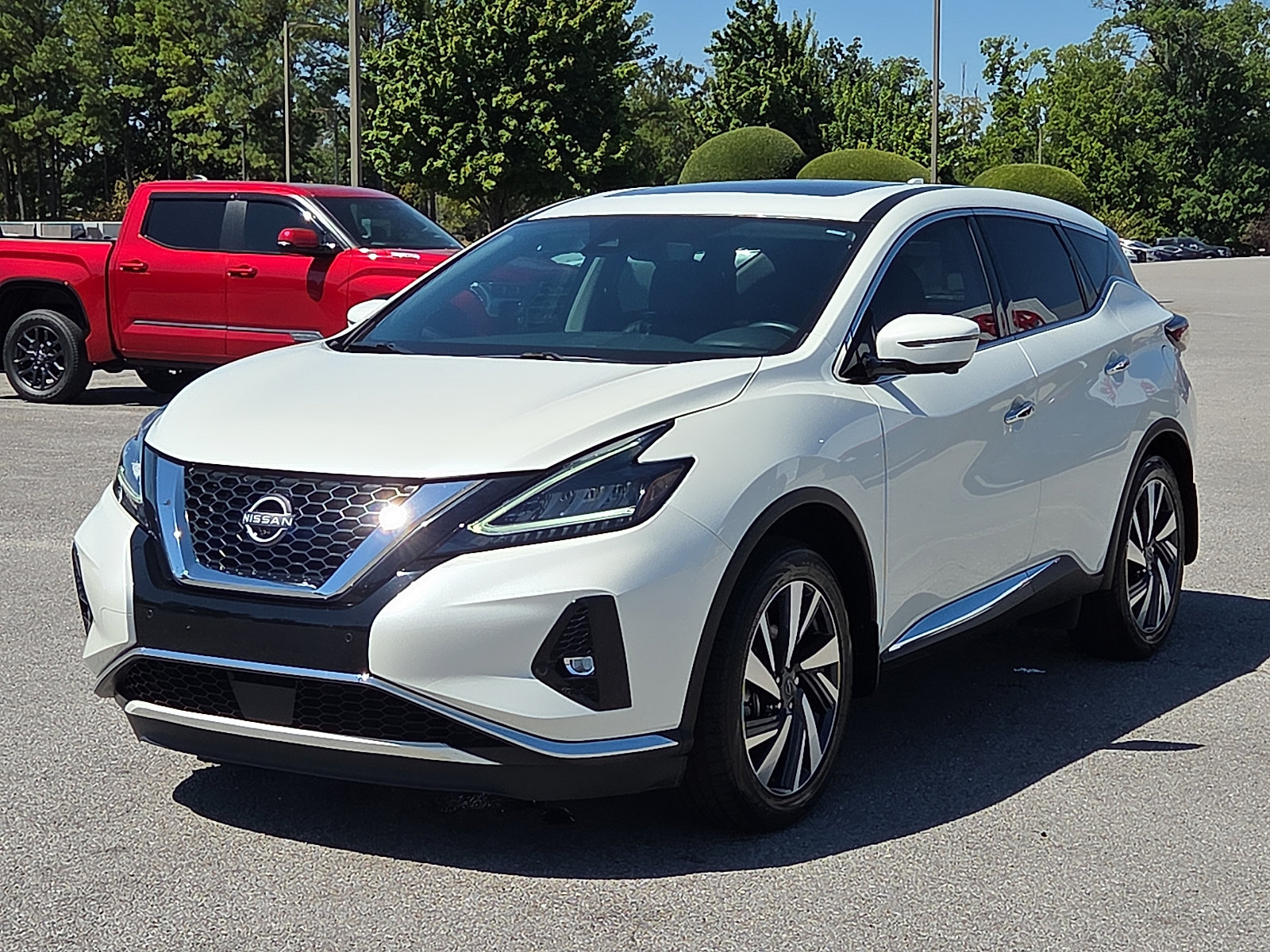 Used 2024 Nissan Murano SL w/ Cargo Package FWD image 2