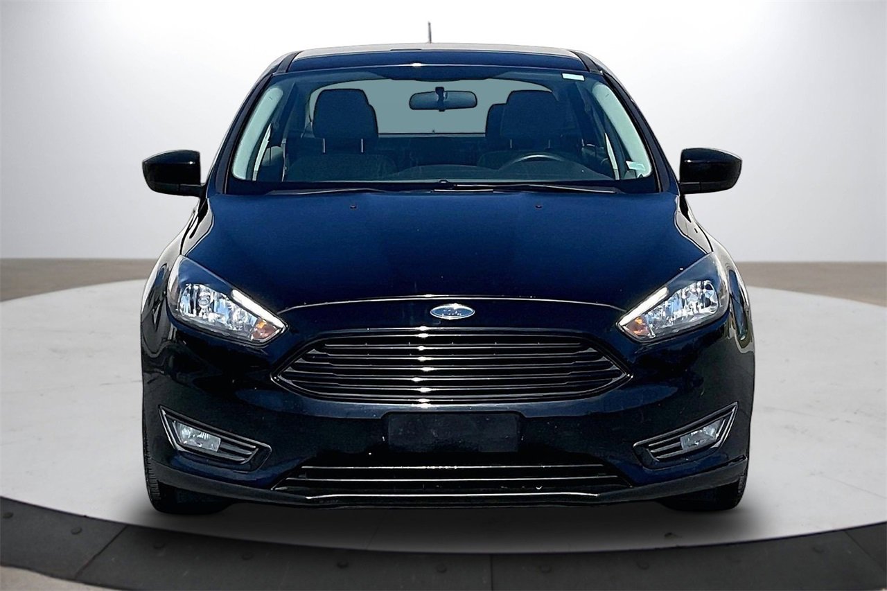 Used 2018 Ford Focus SE w/ SE Appearance Package image 3