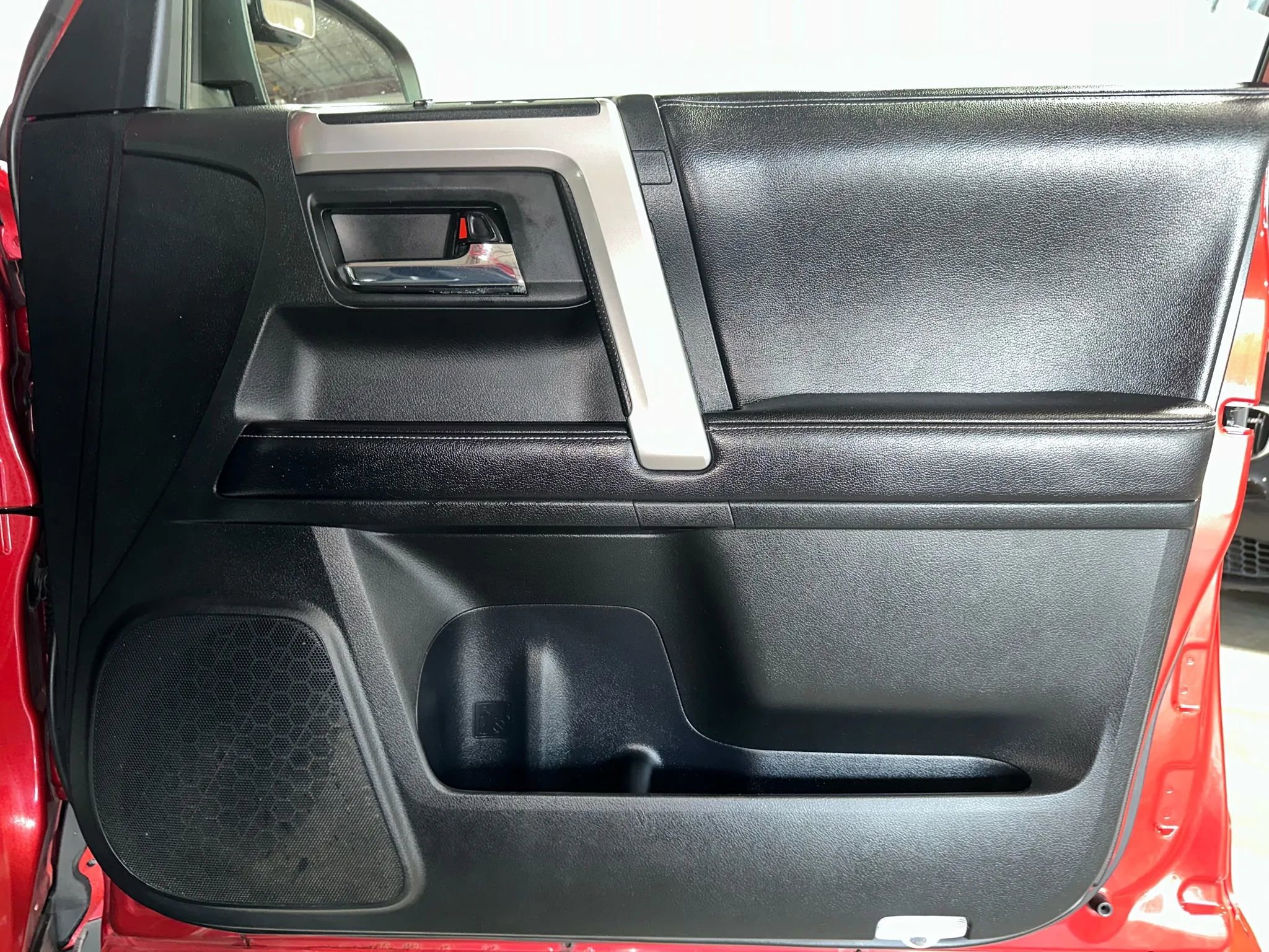 Used 2016 Toyota 4Runner SR5 AWD/4WD image 30