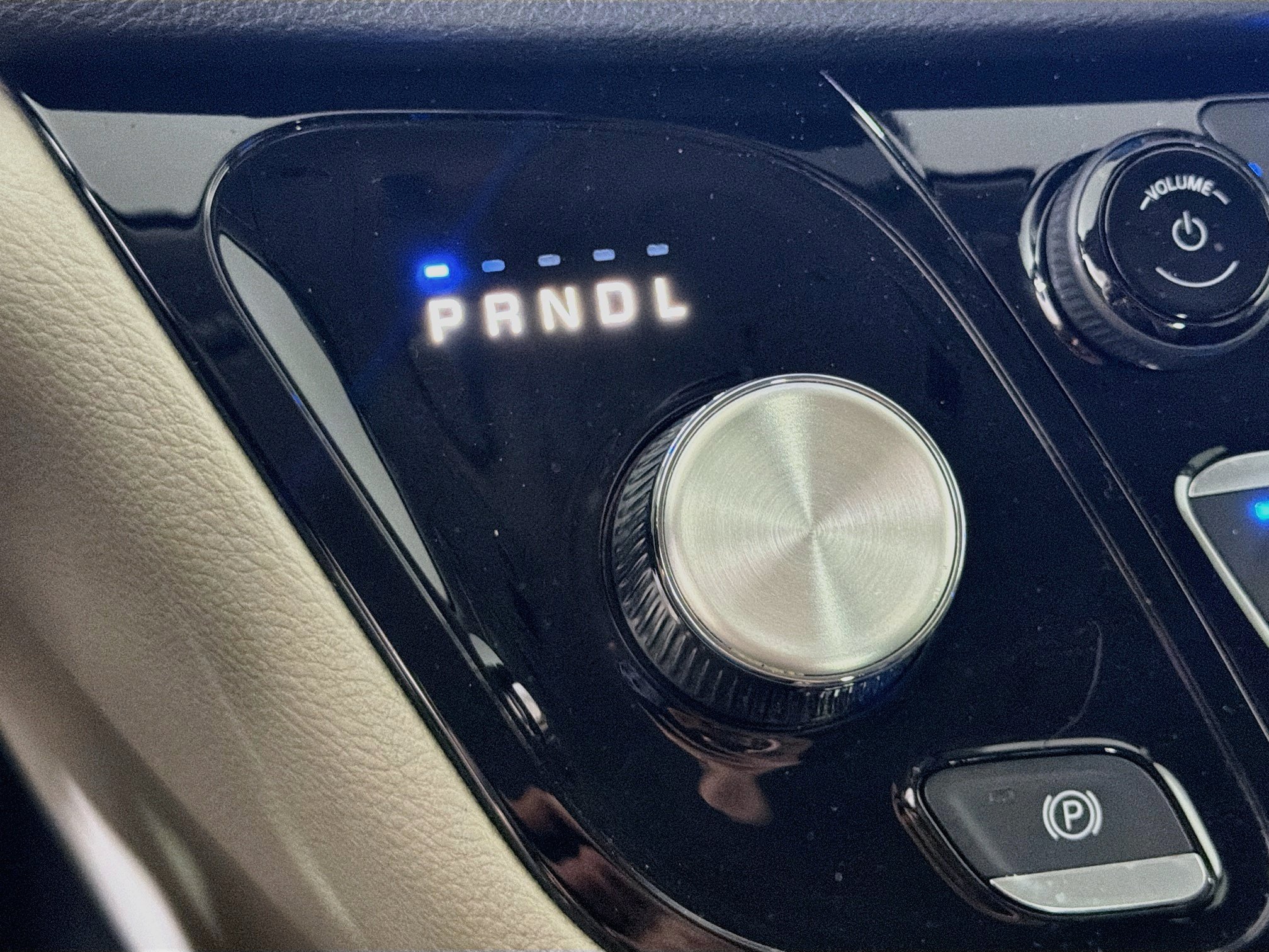 Used 2023 Chrysler Pacifica Touring-L FWD image 25