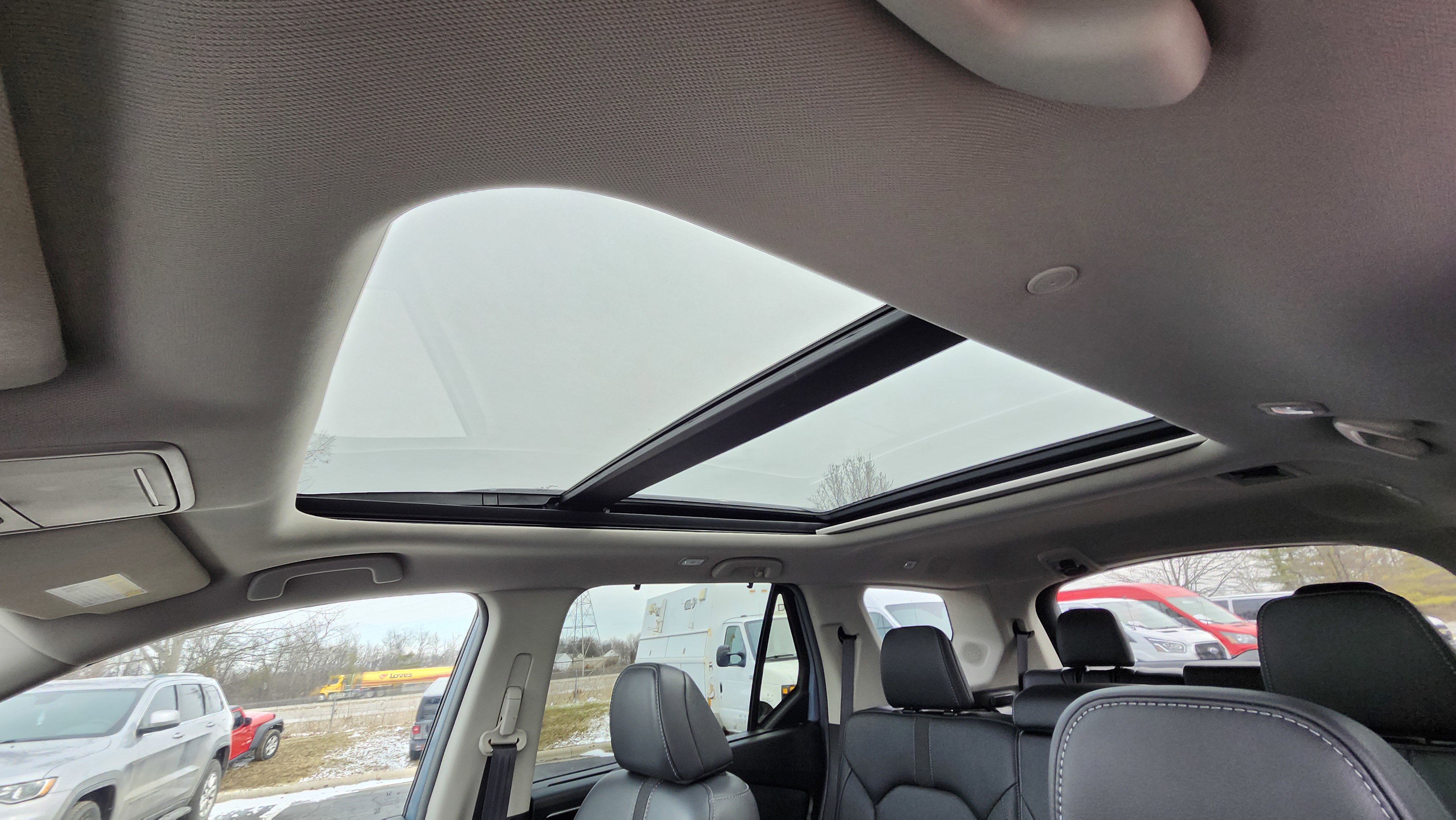 Used 2024 Honda Pilot Touring image 2